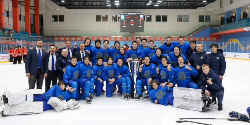 Қазақстандық жас хоккейшілер Ресей құрамасын жеңіп, чемпион атанды