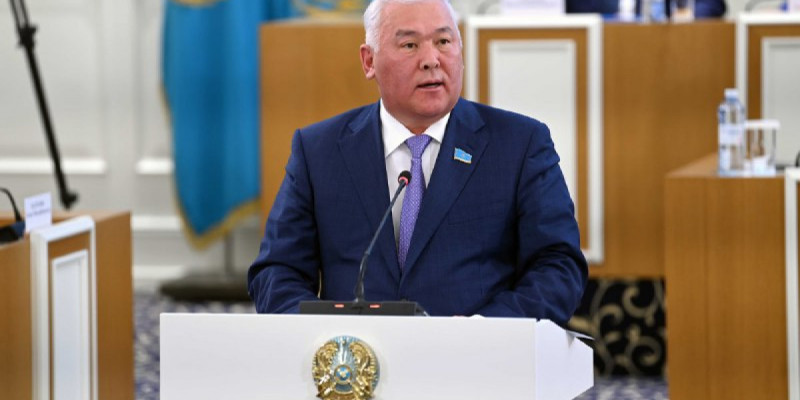 Мұрат Әбенов жаңа Конституция адамның ар-намысы мен қадір-қасиетін қалай қорғайтынын айтты