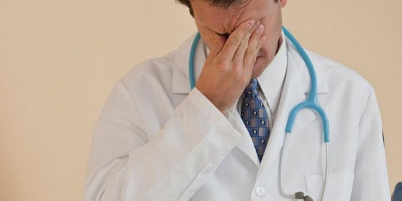 Алматылық дәрігерлер әйелдің асқазанынан бір бума шаш алып шықты