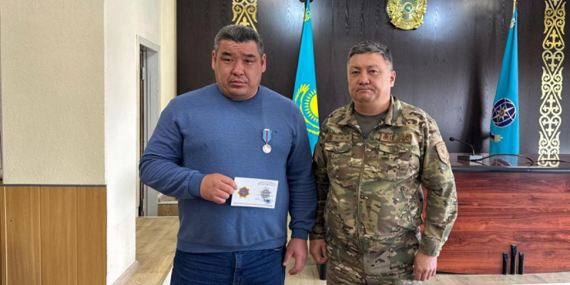 ШҚО-да екі баланы құтқарып қалған мұғалім марапатталды