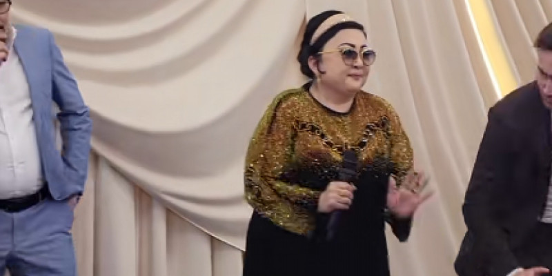 «Жүрген жері той»: Әнші Мақпал Жүнісованың жастармен билеген биі көпті тәнті етті