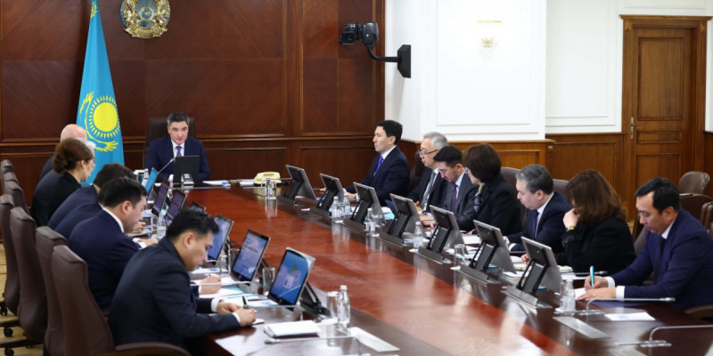 Олжас Бектенов Президенттің тапсырмаларын жүзеге асыру жөнінде кеңес өткізді