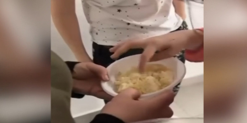 Қарағанды облысындағы ауруханада құрттап кеткен тамақ берілген