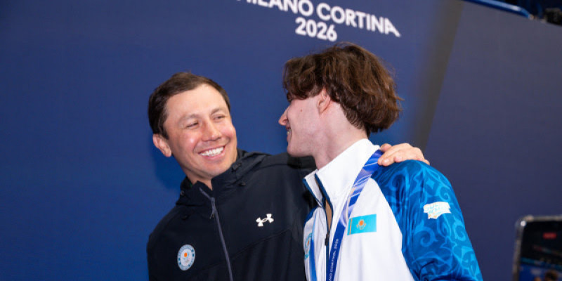 Геннадий Головкин Михаил Шайдоровты Олимпиада алтынымен құттықтады