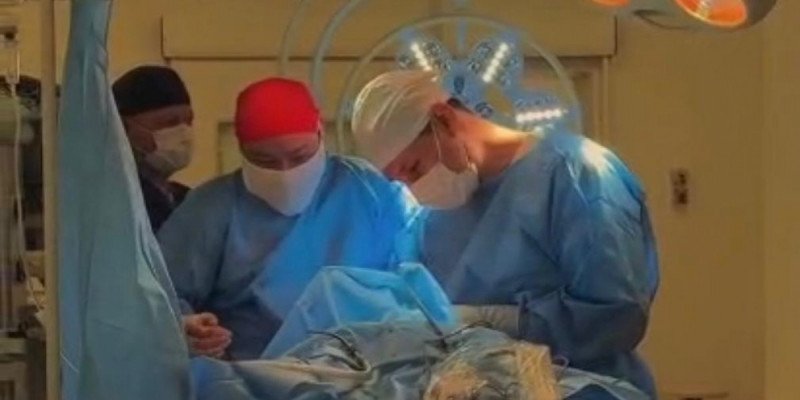 Оралда дәрігерлер 3 жасар баланың бас сүйегінің пішінін қалпына келтірді