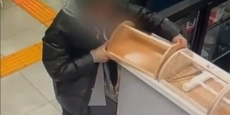 Астана тұрғыны медициналық мекемеде ақша ұрлаған (ВИДЕО)