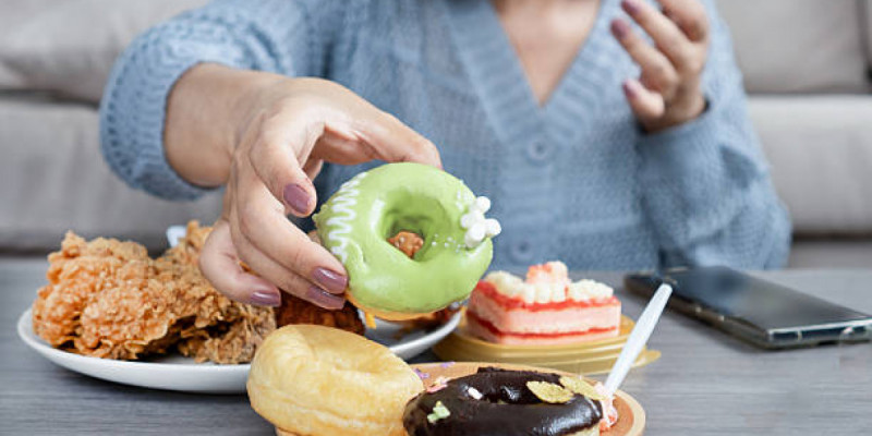 Күйзеліс кезінде неге кей адамдар тоқтаусыз тамақ ішіп, кейбірінің тәбеті қашып кетеді?