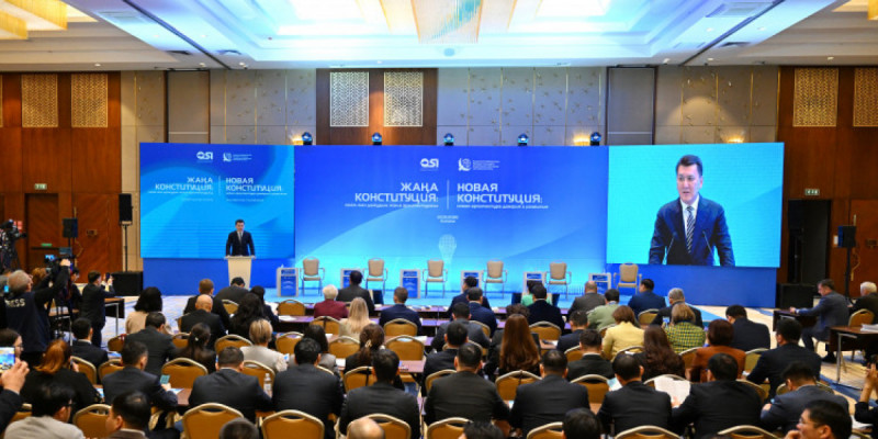 Ерлан Қарин жаңа Конституция жобасына арналған сарапшылар талқылауына қатысты