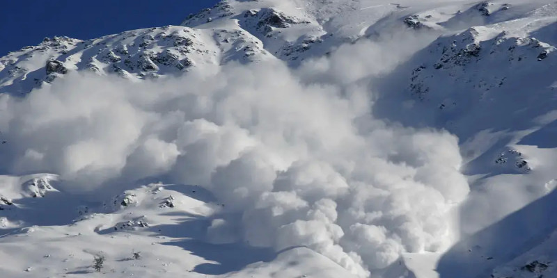 Алматы тауларында бір турист қар астында қалып, көз жұмды