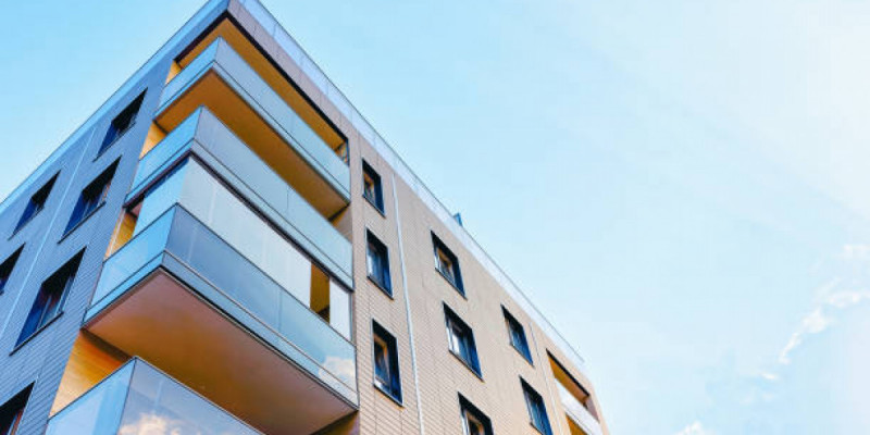 Шымкентте балкон жөндеп жатқан жұмысшы 5-қабаттан құлап, көз жұмды