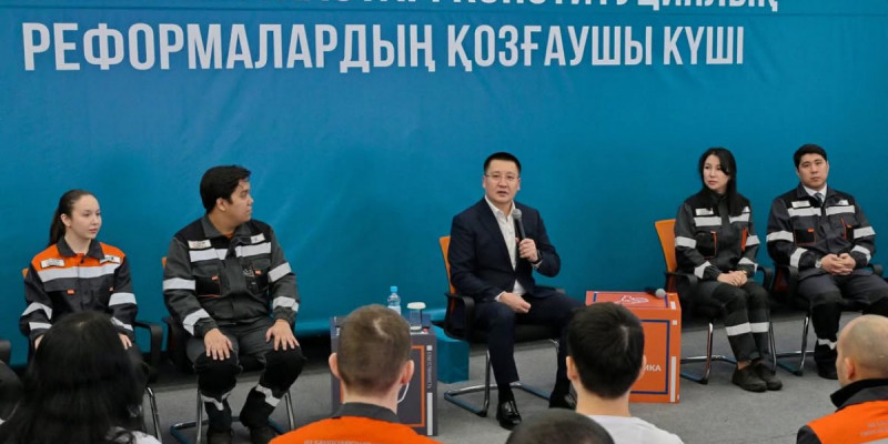 Ақсу жастары облыс әкімімен жаңа Конституция жобасын талқылады