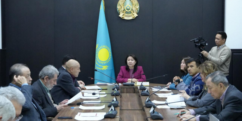 Алматылық сарапшылар Жаңа Конституция жобасын қабылдау перспективаларын талқылады