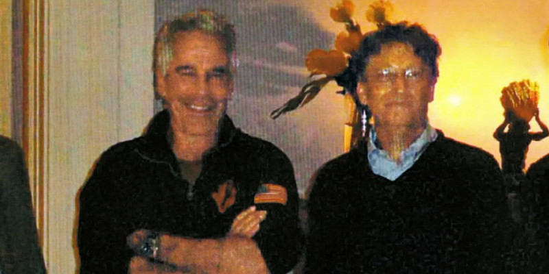 "Эпштейнмен араласқаныма өкінемін": Билл Гейтс әйелінің көзіне шөп салғанын мойындады