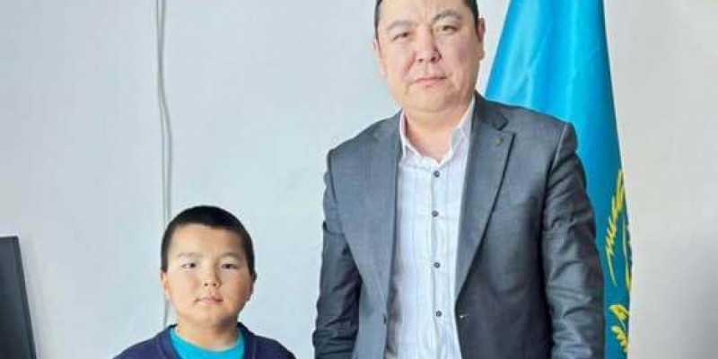 БҚО-да екі бауырын құтқарып қалған 9 жастағы бала марапатталды