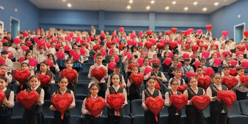 Астаналық оқушылар Алғыс айту күніне орай ерекше акция ұйымдастырды