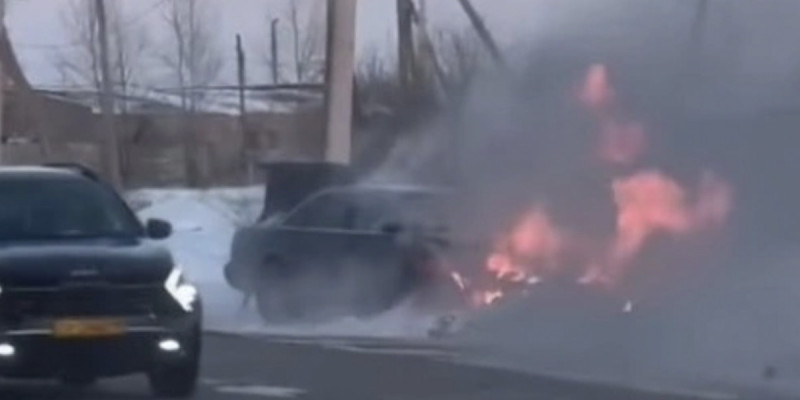 Петропавлдағы көшеде жеңіл автокөлік өртеніп кетті