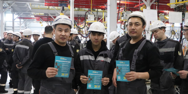 Қостанайда KIA зауытының қызметкерлері жаңа Конституциядағы өзгерістерді талқылады