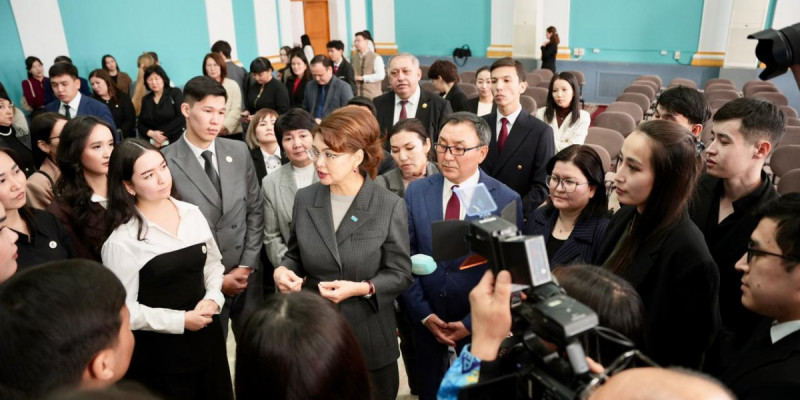 М. Өтемісов атындағы Батыс Қазақстан университетінің оқытушылары мен студенттері жаңа Конституция жобасын қолдады