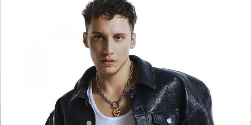 Танымал түрік әншісі Эдис Гөргүлү әуежайда ұсталды