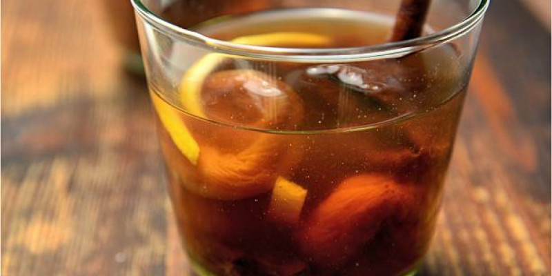 Алматыда дәмханадан жеткізілген сусынды ішкен ер адамның өңеші күйіп қалған