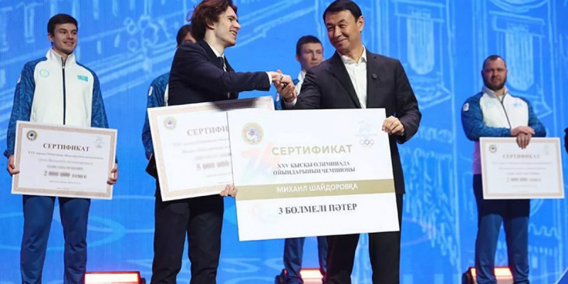 Алматыда Михаил Шайдоровқа баспана мен көлік сыйға берілді