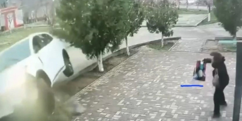 Түркістан облысында әйел жүргізуші екі баланы қағып кетті