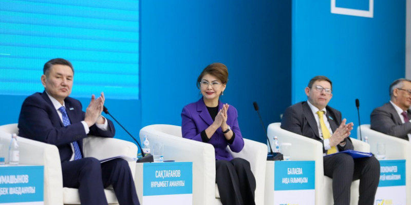 Өскемендегі жоғары оқу орнында жаңа Конституция жобасы талқыланды