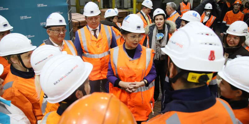 Өскемендегі «Қазцинк» еңбек ұжымы конституциялық реформаны қолдады