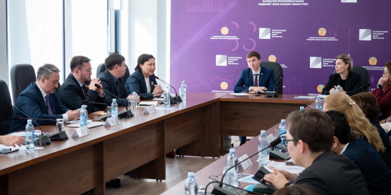 Сарапшылар жаңа Конституция жобасындағы әлеуметтік кепілдіктер талқылады