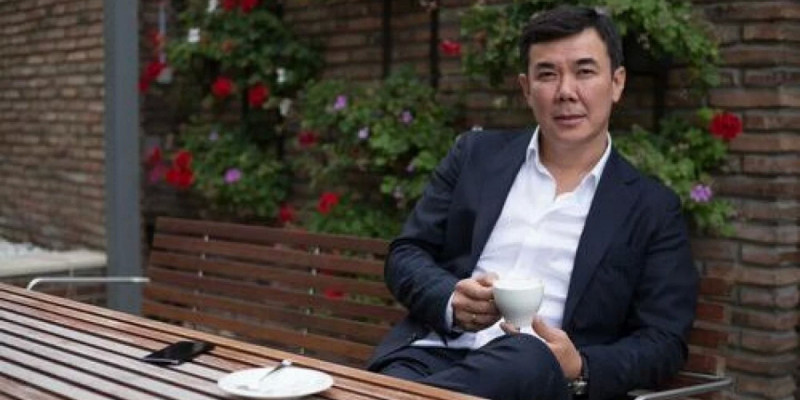 "Disney-ді тоқтатқан қазақтың комедиясы": Нұрлан Қоянбаев өзіне сын айтқан азаматқа ашулы жауап берді