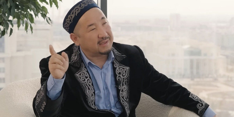 «Ерін үлкейту – харам»: Нұрлан имам қыз-келіншектерге ескерту жасады