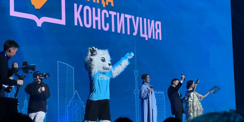 Робот Темірбек пен барыс Әділет Алматы жастарын тарихи таңдау жасауға шақырды