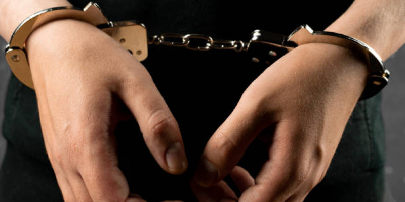 Полиция сайтынан суретін көріп қалып, себебін анықтамақ болған ер адам тұтқындалды