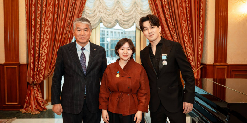 Димаш Құдайберген мен Самал Еслямова ТҮРКСОЙ марапаттарына ие болды