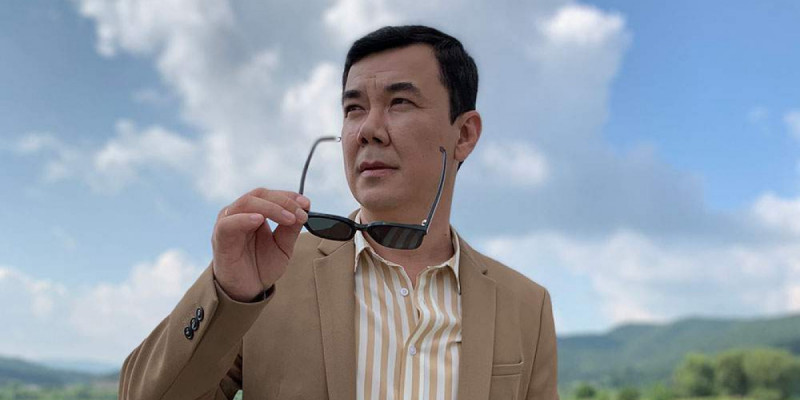 Желіде Нұрлан Қоянбаевтың би кешінде түскен видеосы қызу талқыланды (ВИДЕО)