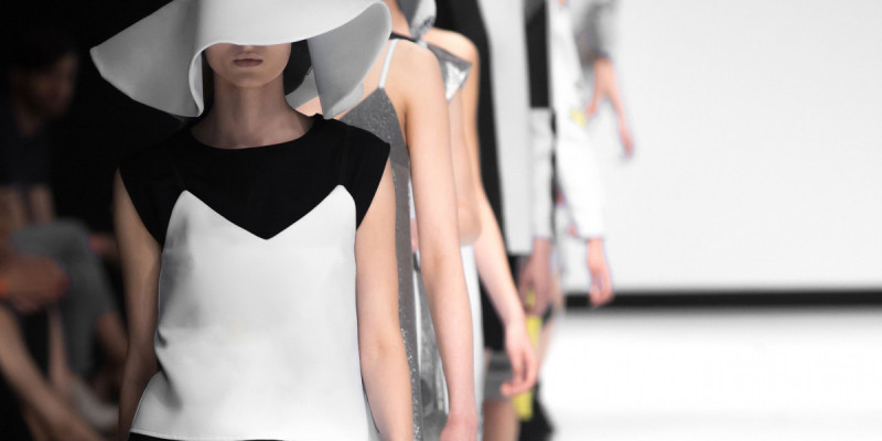 Ақ көйлегім бар дейсің...