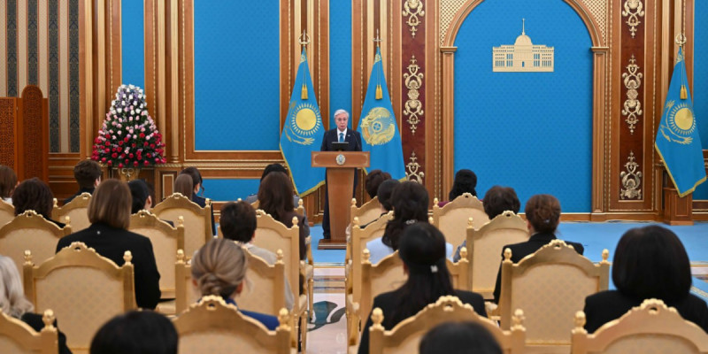 Жарқын болашаққа қарай ұмтылу түп-тамырыңды ұмыту деген сөз емес – Мемлекет басшысы