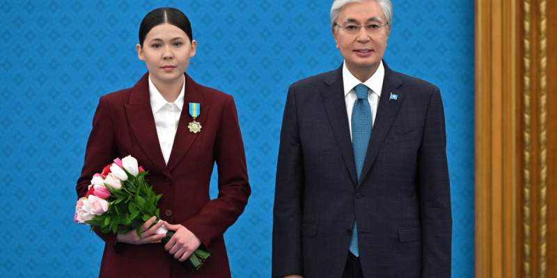 Қасым-Жомарт Тоқаев бес дүркін әлем чемпионы Кристина Шүмекованы марапаттады