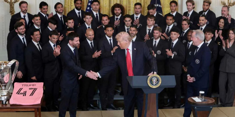 Лионель Месси АҚШ Президентіне сый жасады