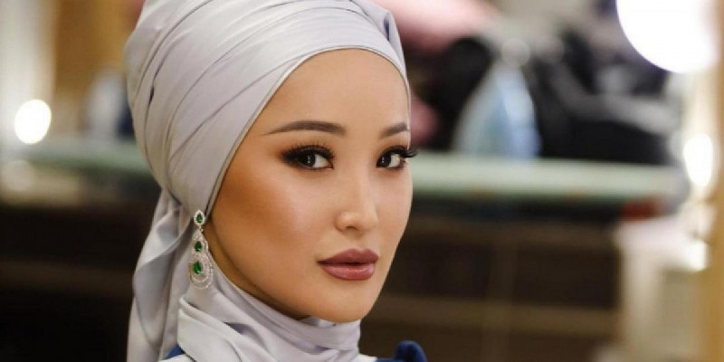 «Біз тасада қалып қоямыз»: Мөлдір Әуелбекова тыңдарманына өтініш айтты