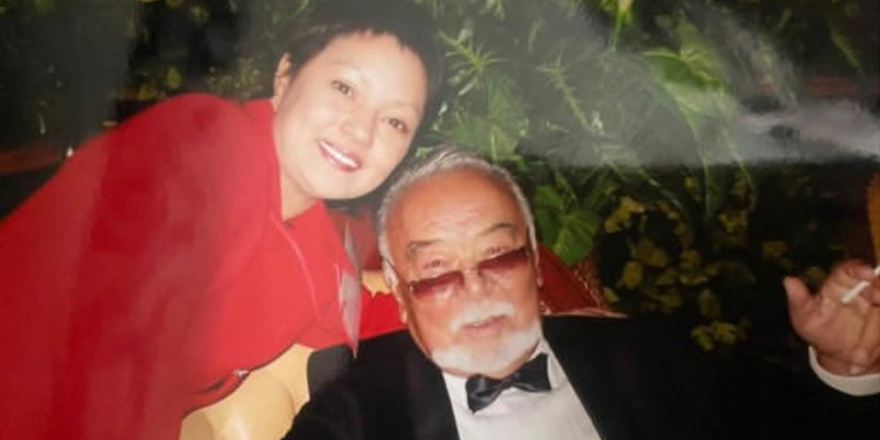 «Дауысыңызды естімегеніме 40 күн болды»: Асанәлі Әшімовтің немересі әсерлі жазба жариялады