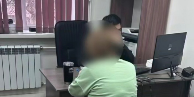 «Бетперде киіп, қарумен қорқытты»: Тараз тұрғыны полицияға жалған хабарлама берген