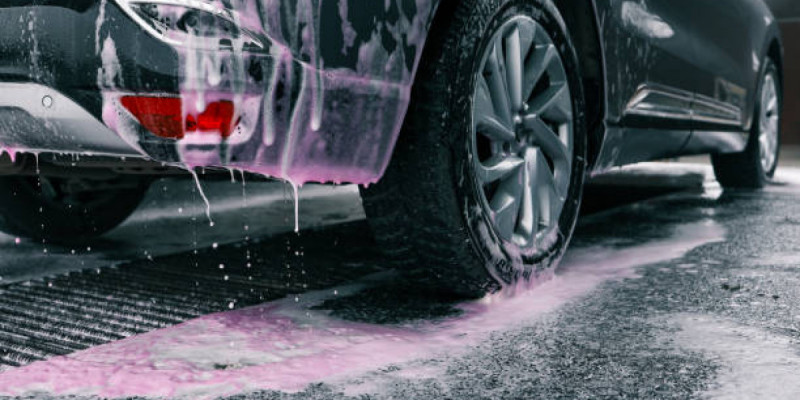 Автожуу орталығының қызметкері клиенттің көлігін мініп, жол апатына түскен