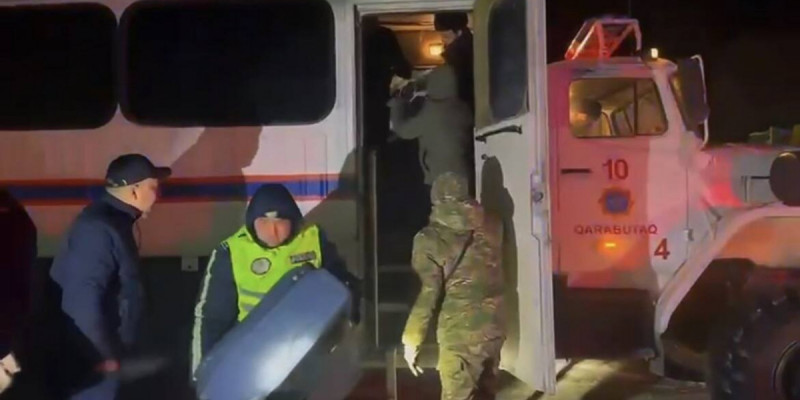 Ақтөбе полицейлері аязды түні жолда қалған 34 шетел азаматына көмек көрсетті