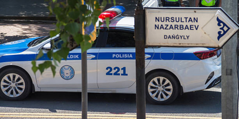 Қызылордада полицейлер талмасы ұстаған жүргізушіні құтқарып қалды