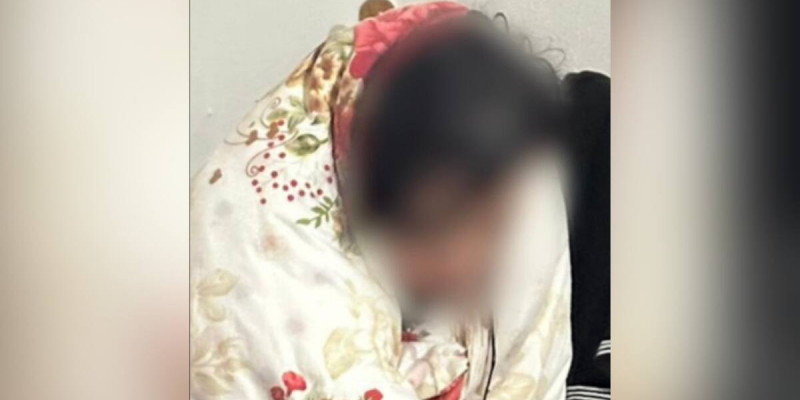 Алматыда полиция ауладағы әжетханаға құлап кеткен қызды құтқарып қалды