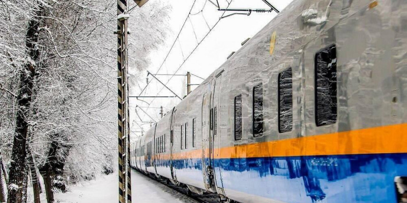 ҚТЖ жолдардың жабылуына байланысты 390 жолаушыны пойызбен жеткізді