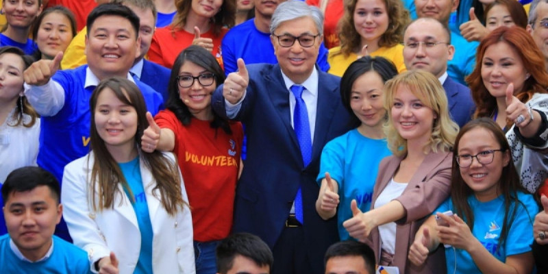 «Бұл – нағыз тарихи сәт»: Мемлекет басшысы жастарды референдумға белсене қатысуға шақырды