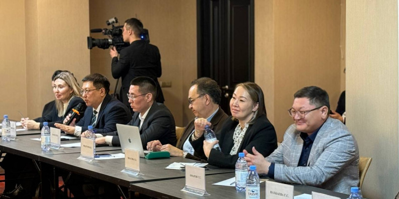 Сарапшылар жаңа конституциялық модельдегі партиялардың рөлін талқылады