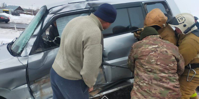 Ақмолалық құтқарушылар мыжылған көліктен жүргізушіні аман алып шықты